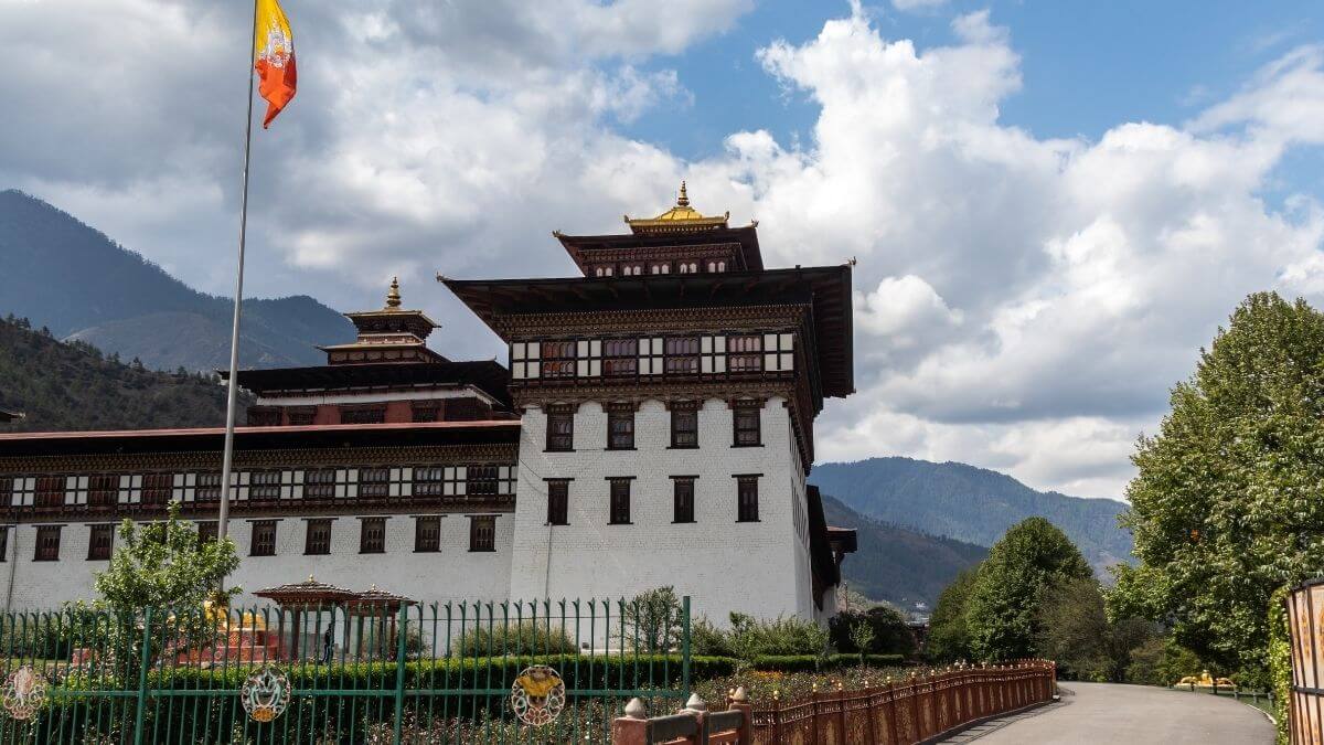 tashichho-dzong-bhutan