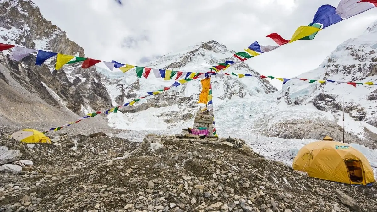 camping accommodation at everest base camp