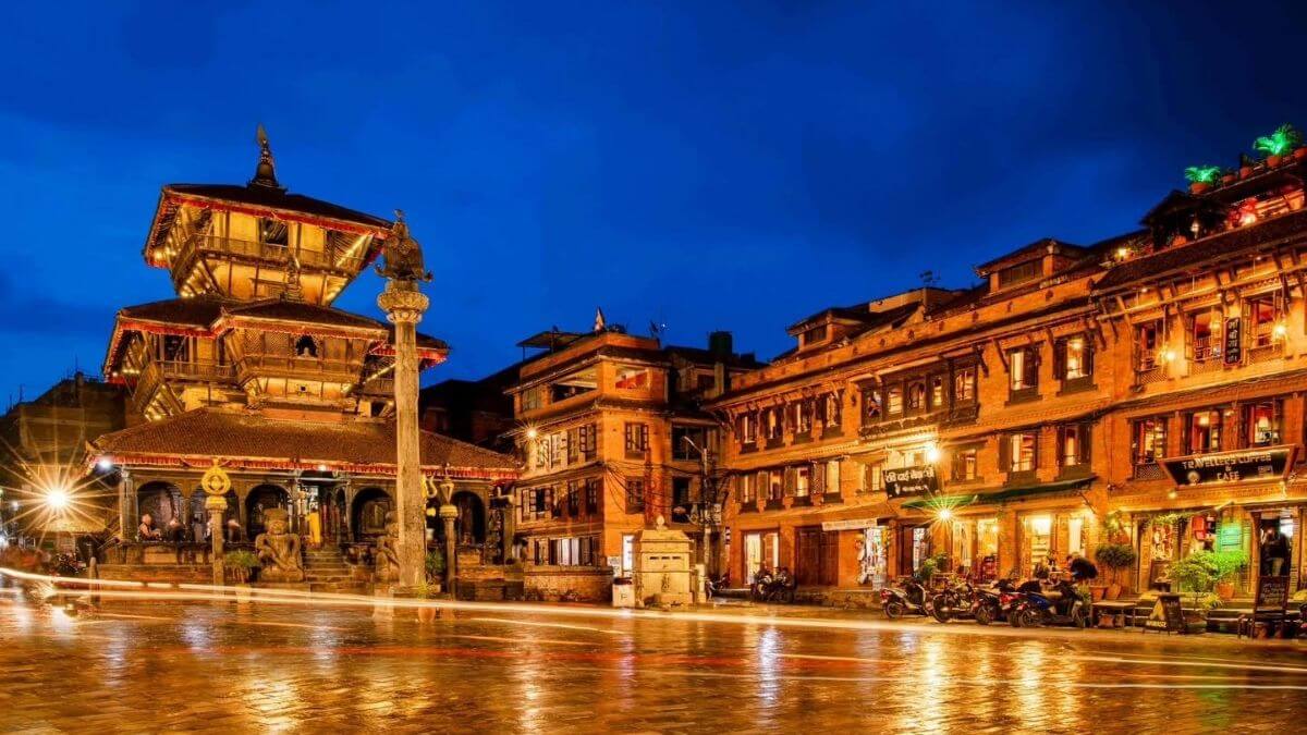 bhaktapur-city-at-night