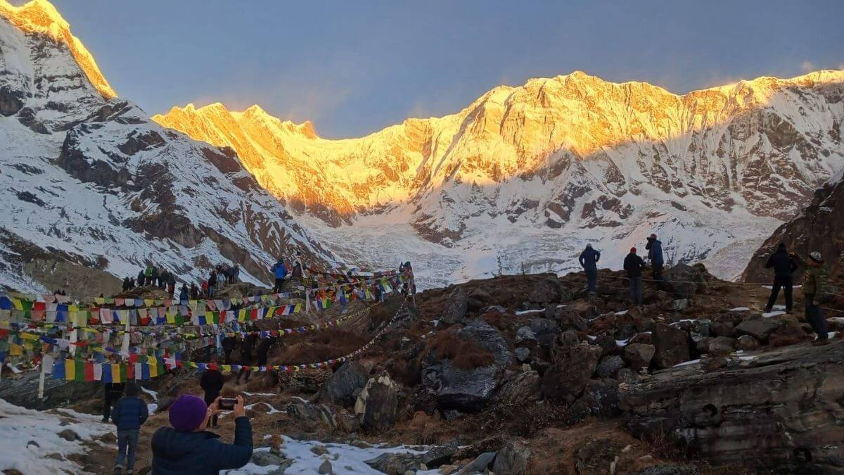 annapurna-himalayas-sunset-golden-hue