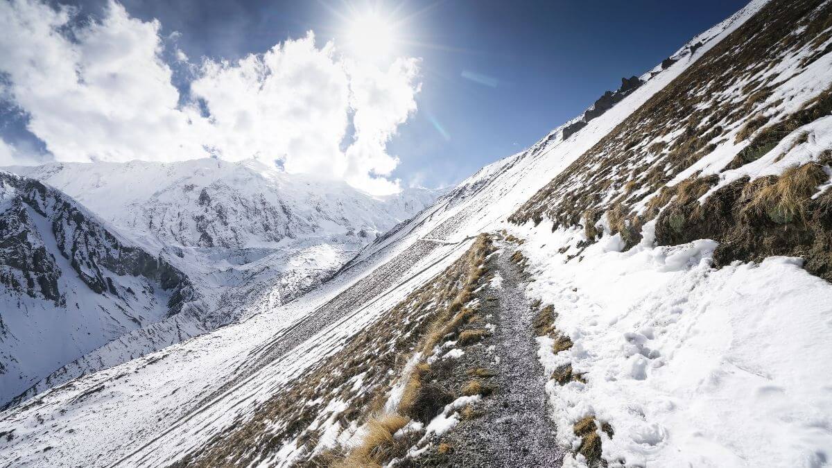 snowy-trails-annapurna-circuit