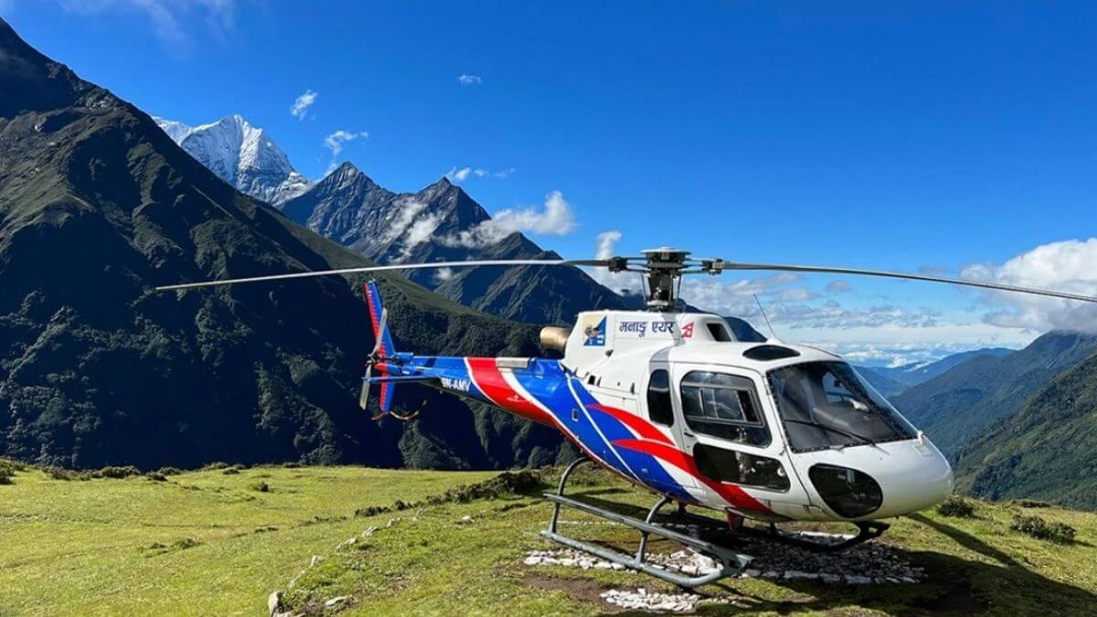 gosaikunda-heli-tour-landing