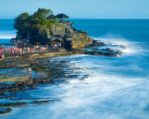 Bali Pura Tanah Lot Tourists